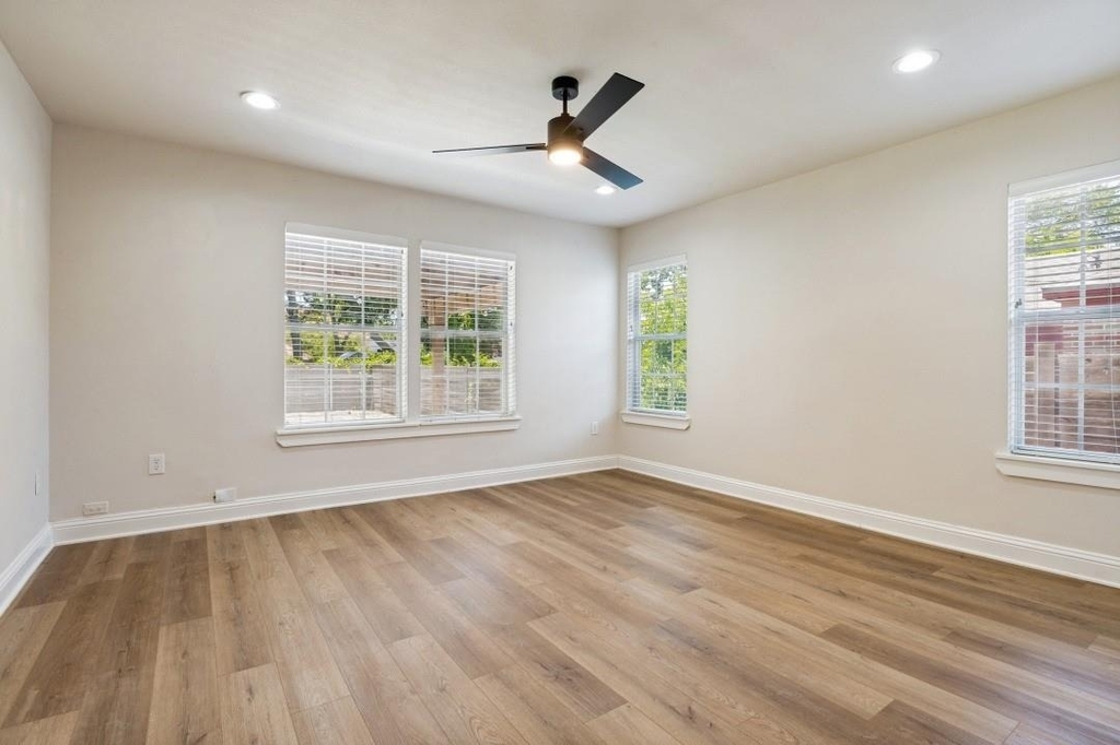 2744 Catherine Street - Photo 15