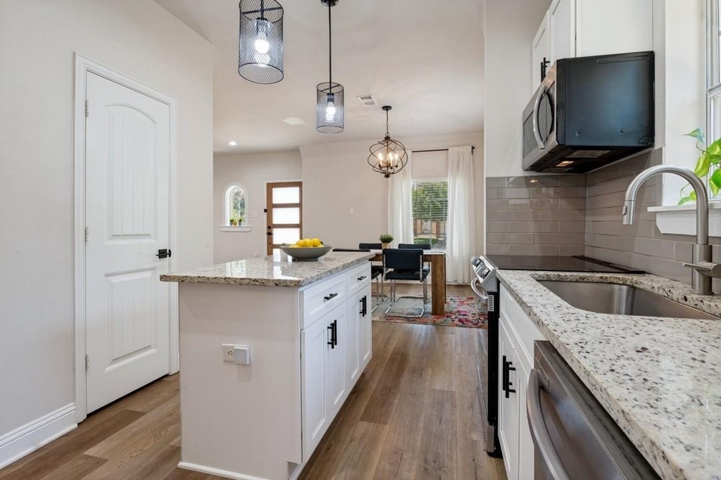 2744 Catherine Street - Photo 11