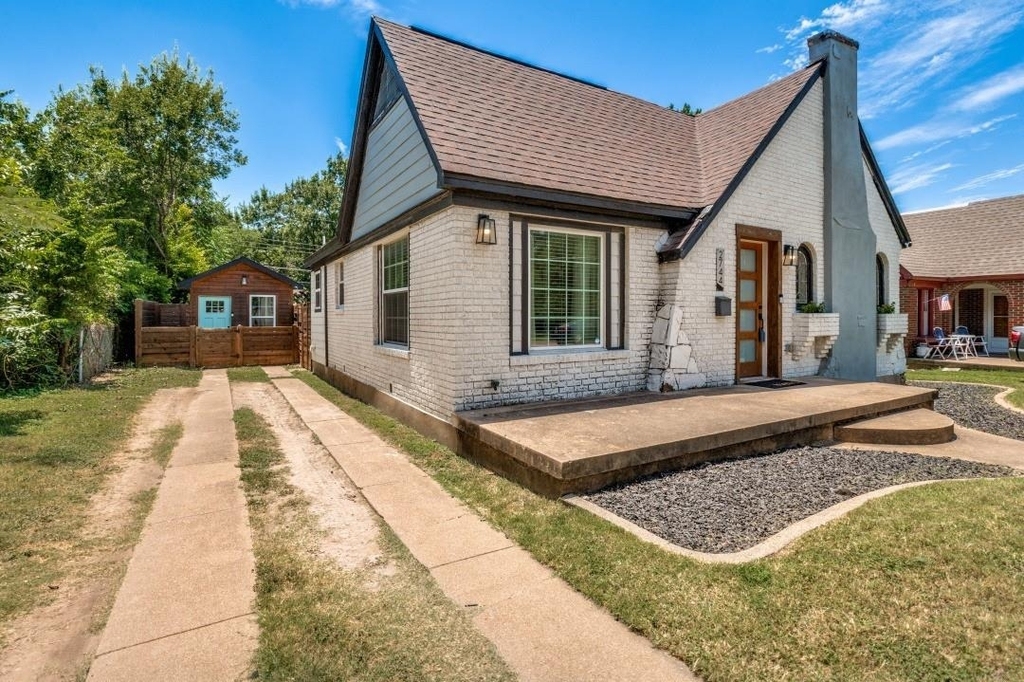 2744 Catherine Street - Photo 4