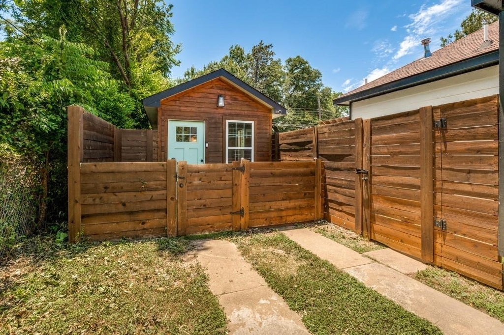 2744 Catherine Street - Photo 21