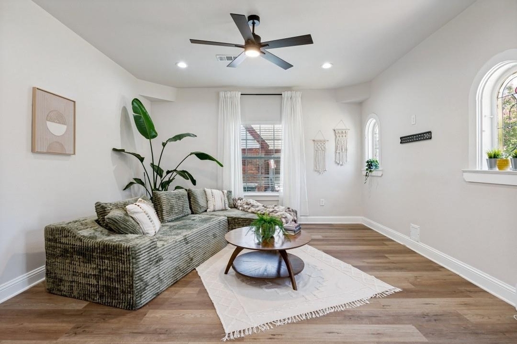 2744 Catherine Street - Photo 7
