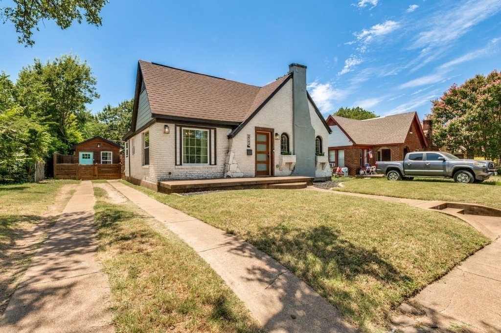 2744 Catherine Street - Photo 2