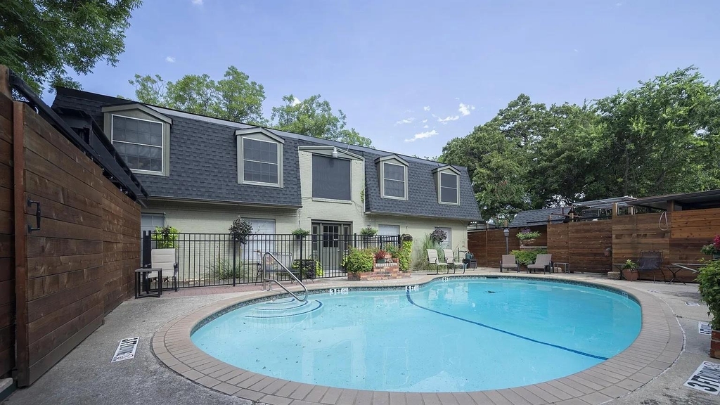 1717 N Locust Street - Photo 1