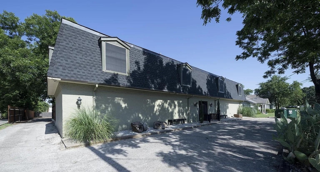 1717 N Locust Street - Photo 0