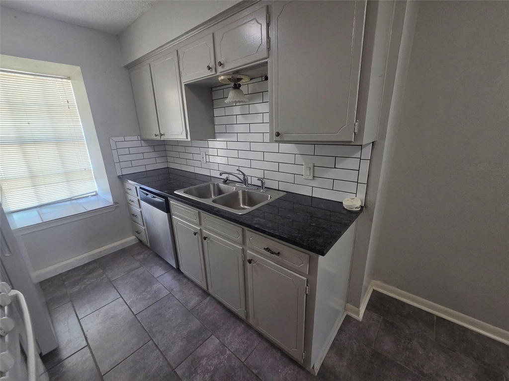1717 N Locust Street - Photo 3