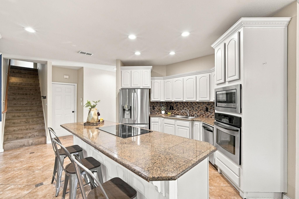 7030 Pecan Creek Circle - Photo 6