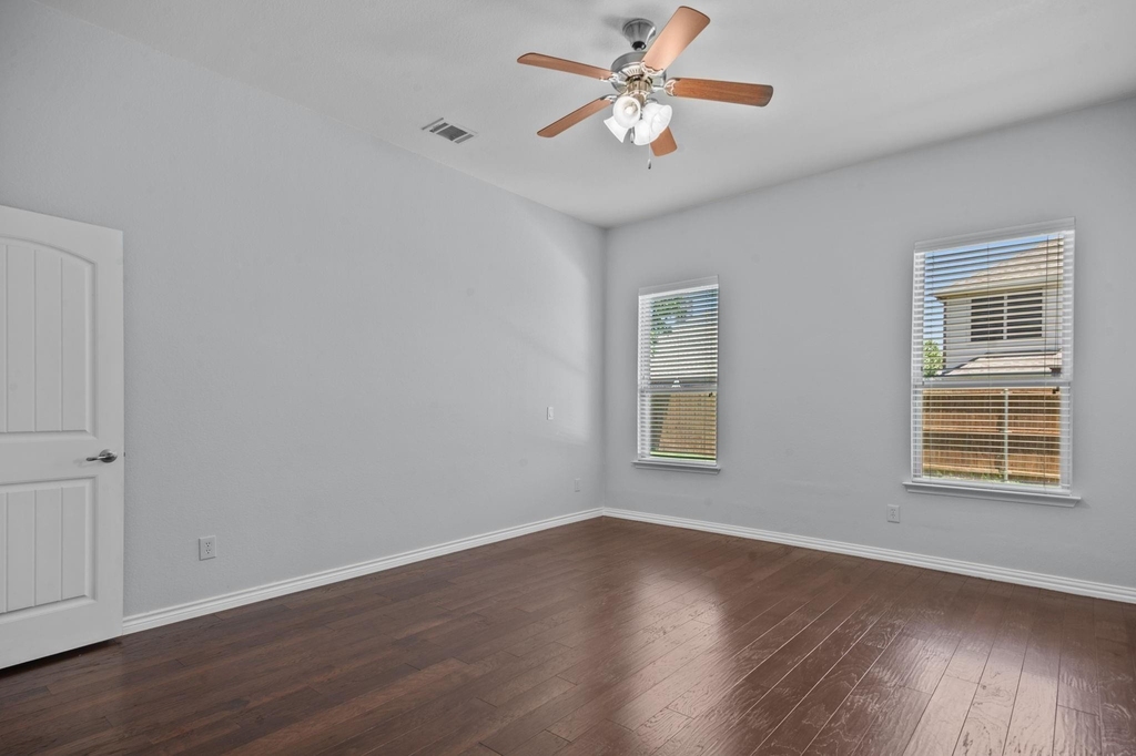 913 Lampassas Trail - Photo 18