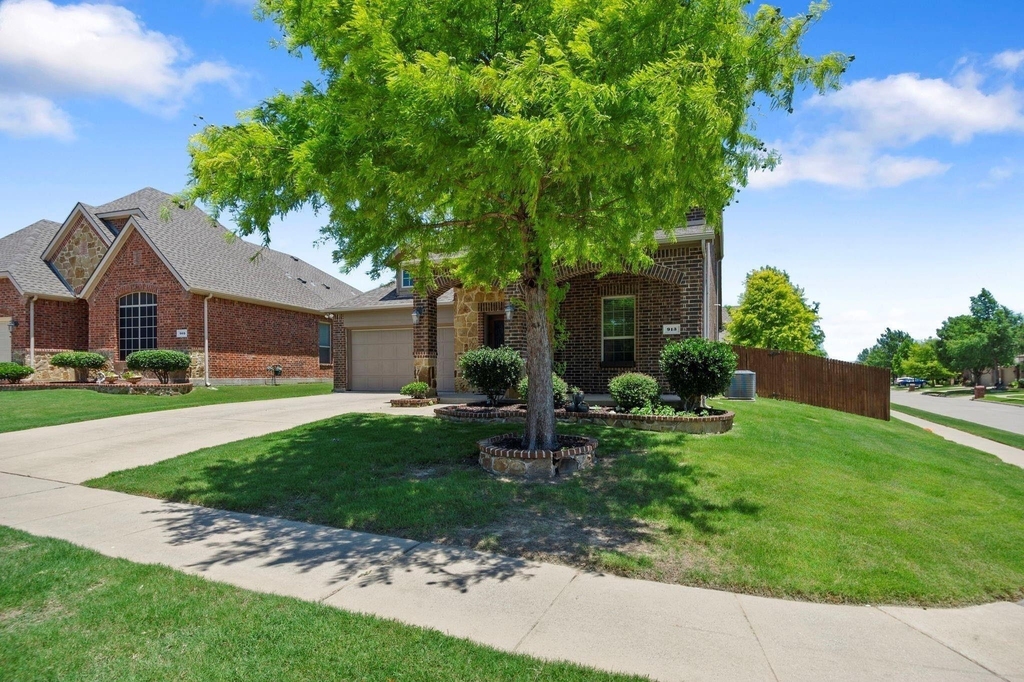913 Lampassas Trail - Photo 2