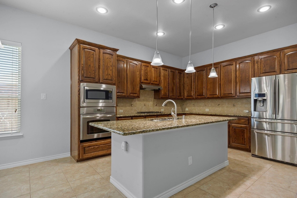 913 Lampassas Trail - Photo 9