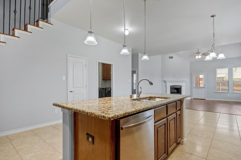 913 Lampassas Trail - Photo 11