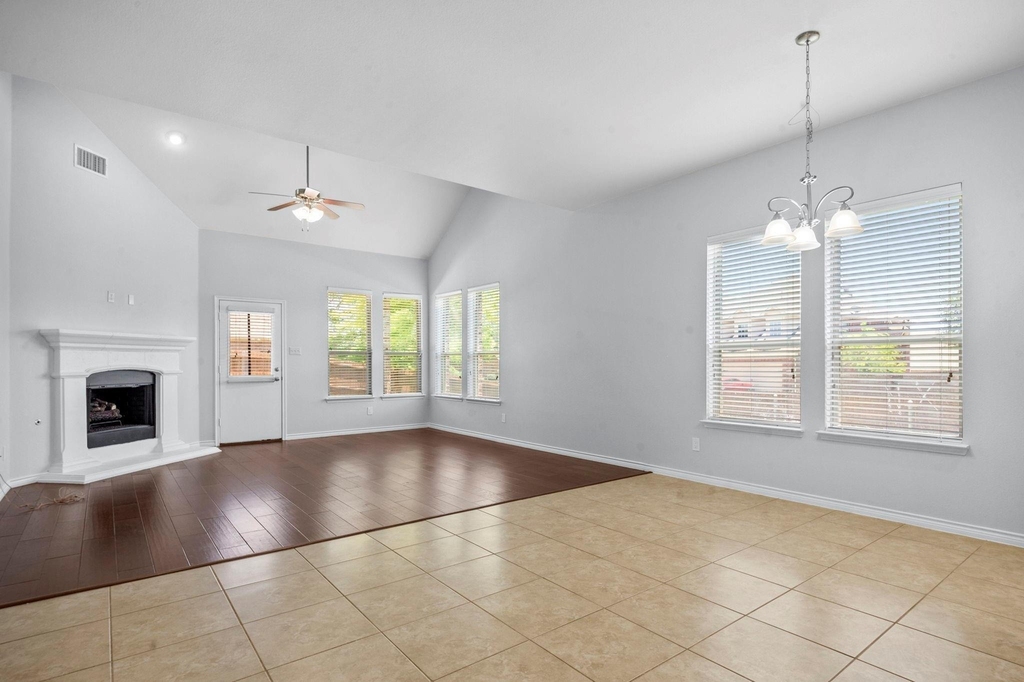 913 Lampassas Trail - Photo 15