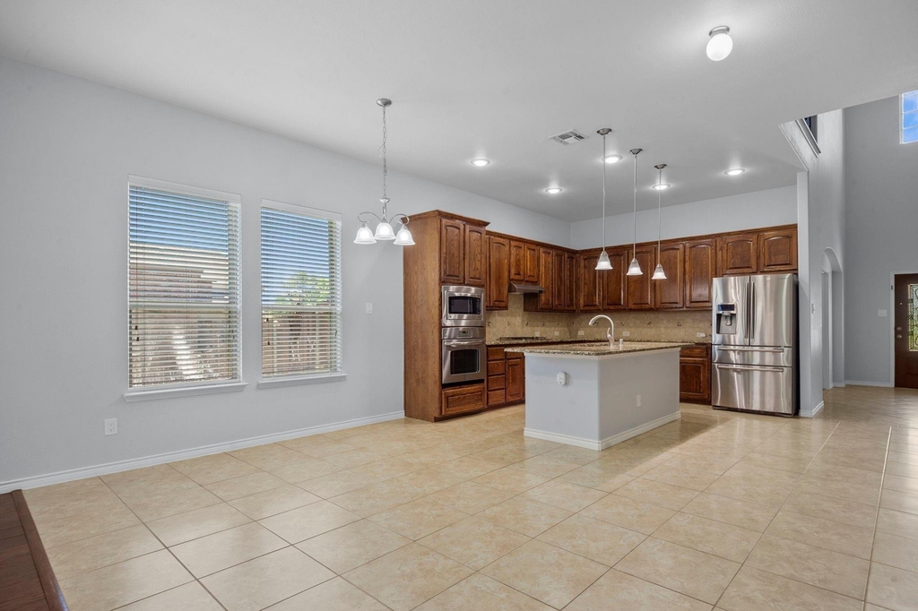 913 Lampassas Trail - Photo 16