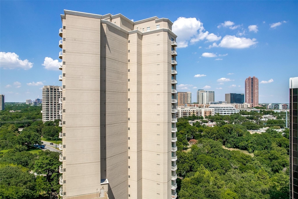 3225 Turtle Creek Boulevard - Photo 17