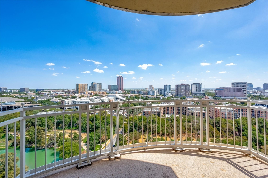 3225 Turtle Creek Boulevard - Photo 10