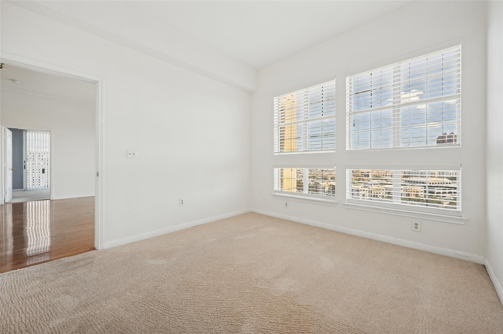 3225 Turtle Creek Boulevard - Photo 7