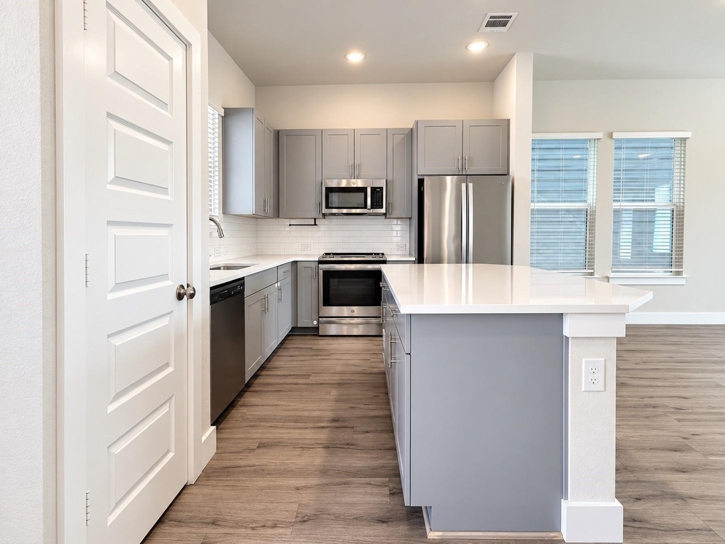 760 W Bedford Euless Road - Photo 4