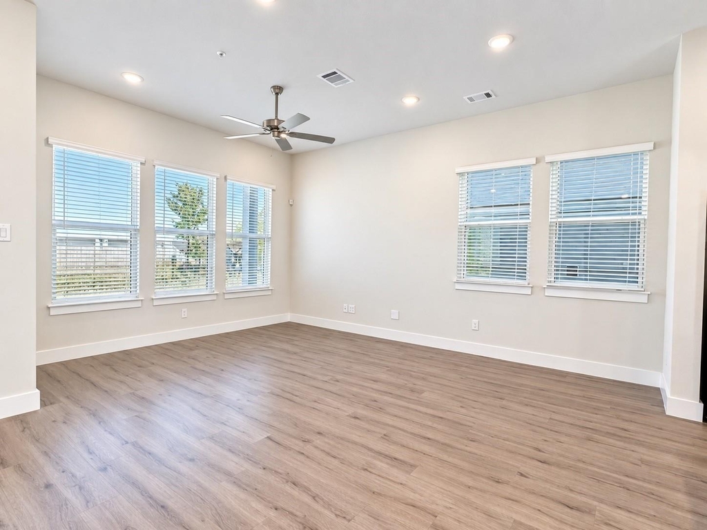 760 W Bedford Euless Road - Photo 2