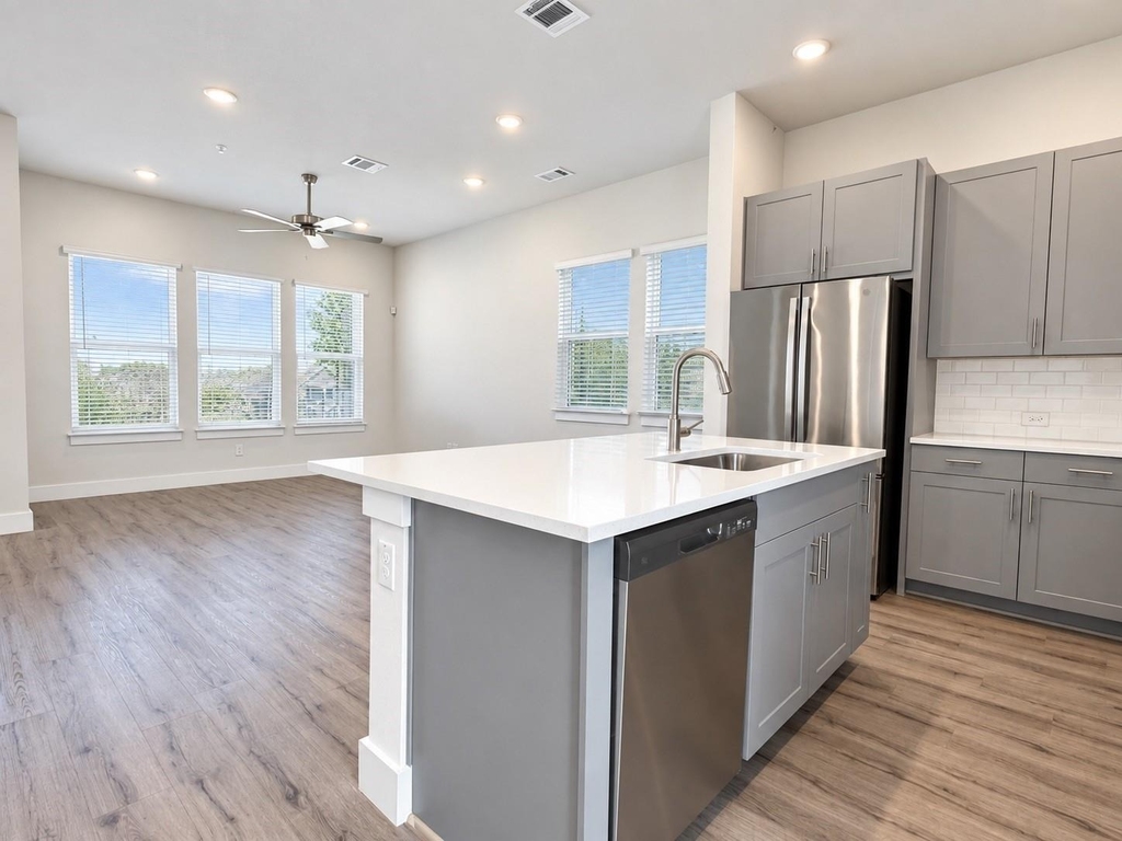 760 W Bedford Euless Road - Photo 3