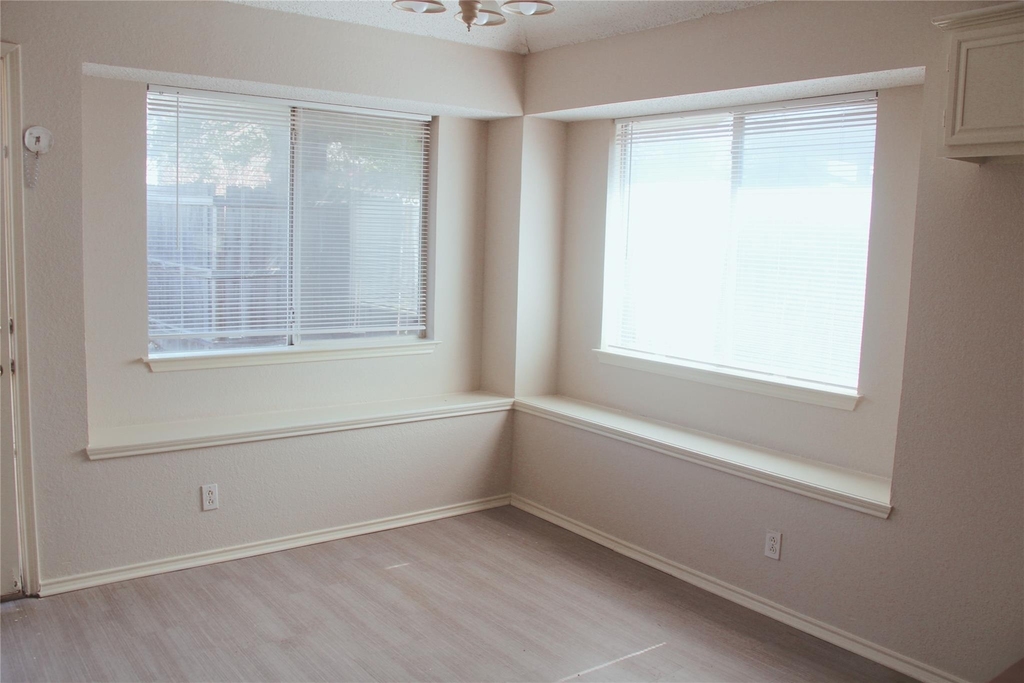 8140 Heritage Place Drive - Photo 9