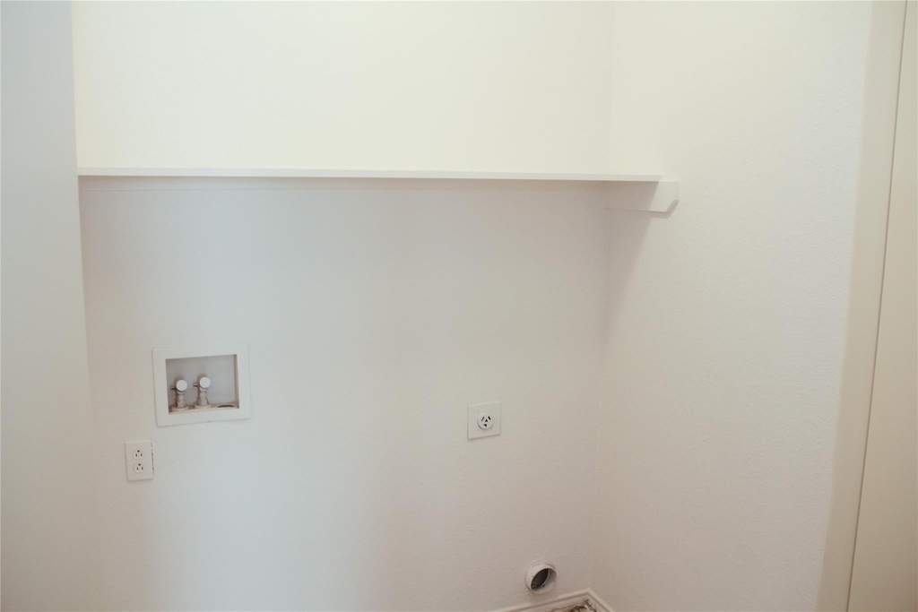 8140 Heritage Place Drive - Photo 11