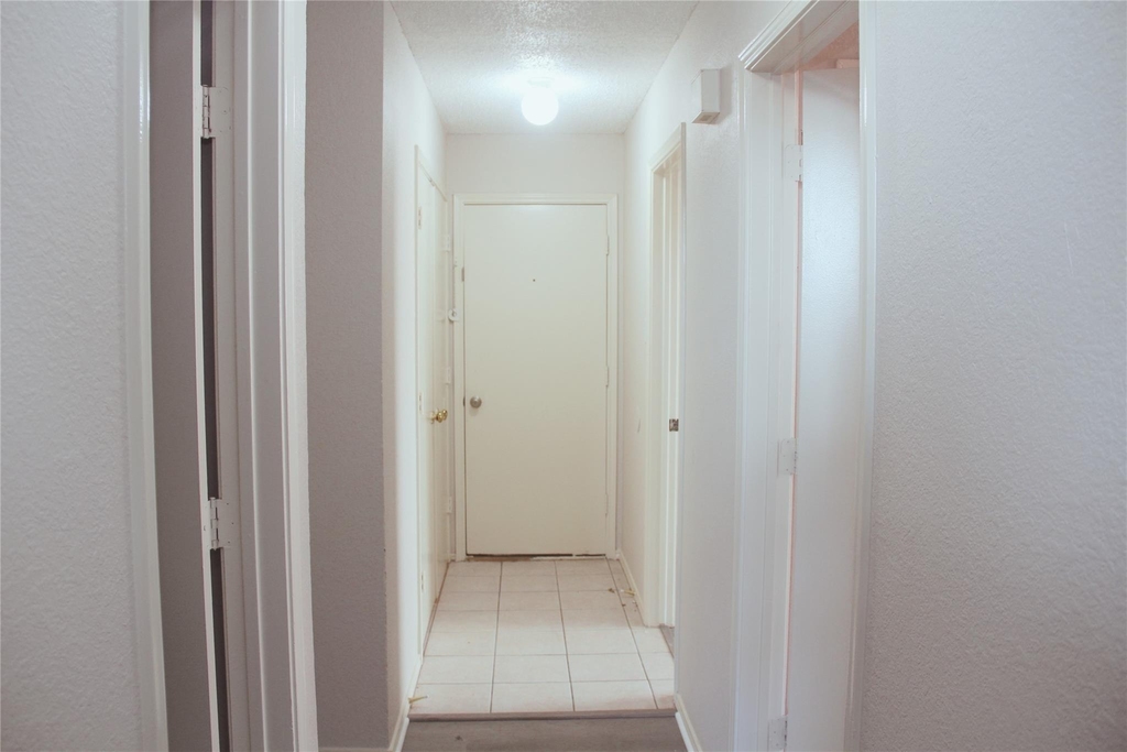 8140 Heritage Place Drive - Photo 16