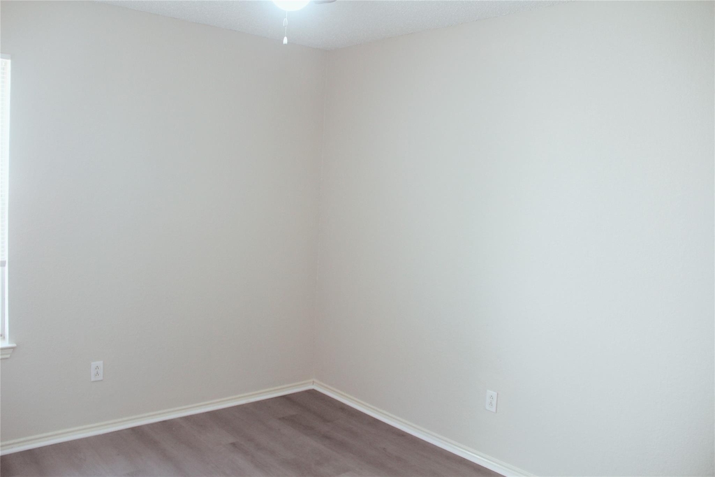 8140 Heritage Place Drive - Photo 12