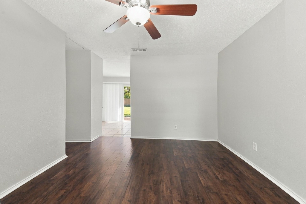 1458 Shorehaven Drive - Photo 2