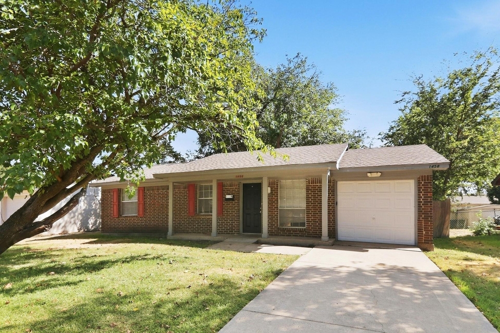 1458 Shorehaven Drive - Photo 1
