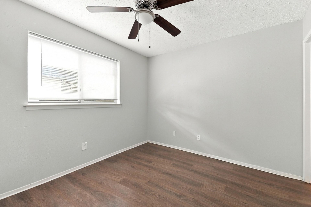 1458 Shorehaven Drive - Photo 7