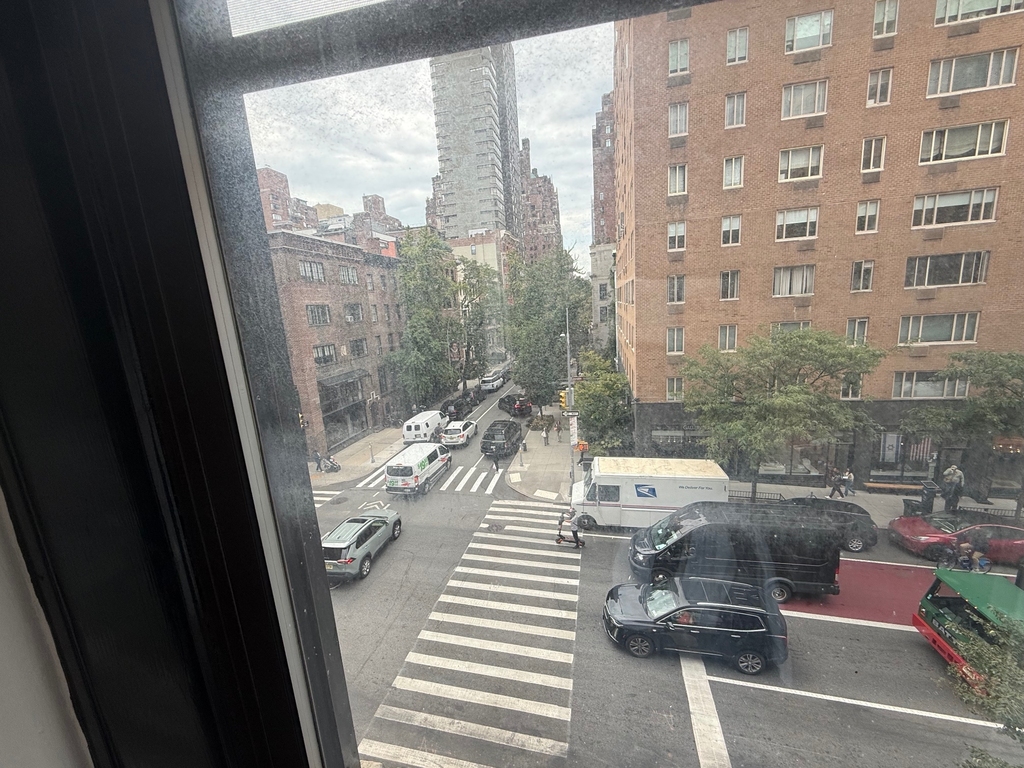 985 Lexington Avenue - Photo 3