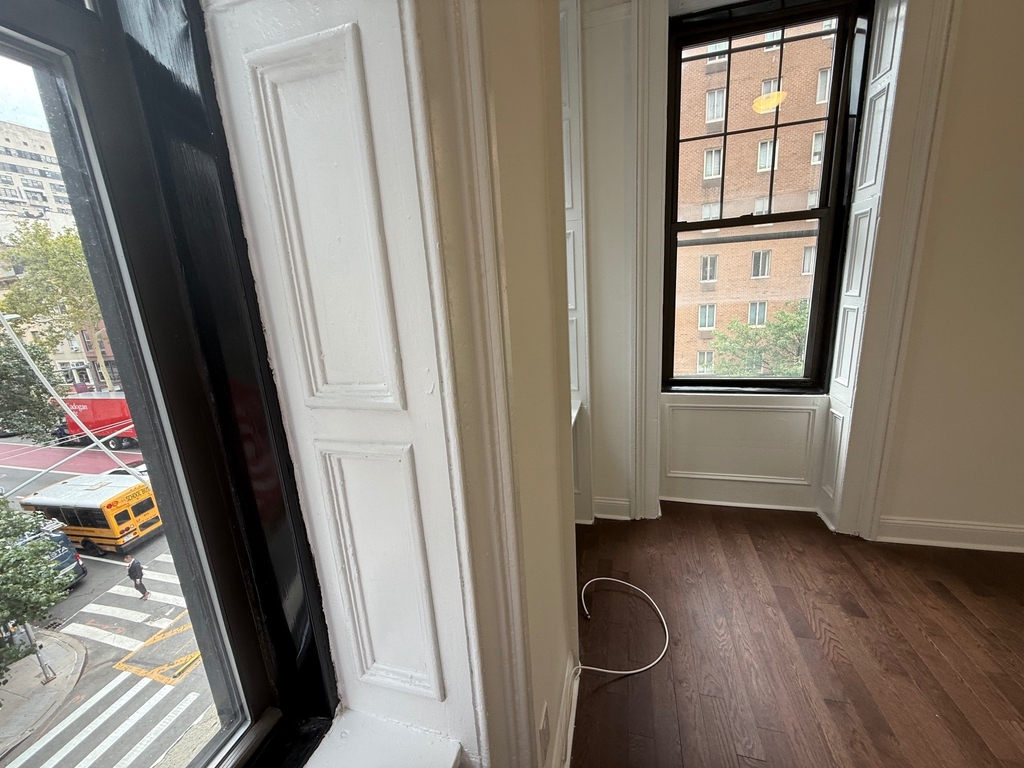 985 Lexington Avenue - Photo 1