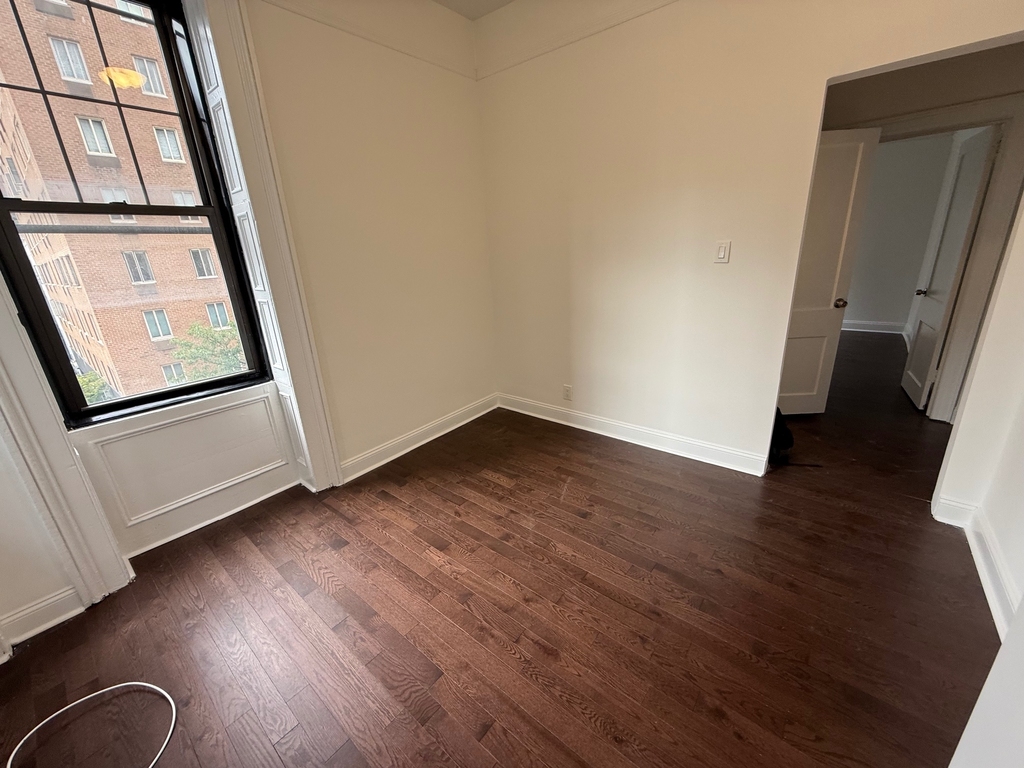 985 Lexington Avenue - Photo 2