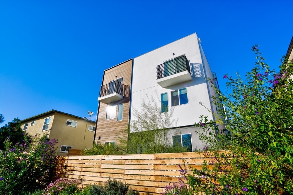 11639 Burbank - Photo 3