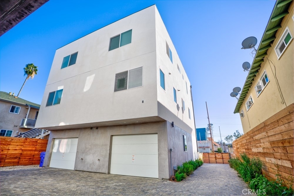11639 Burbank - Photo 41