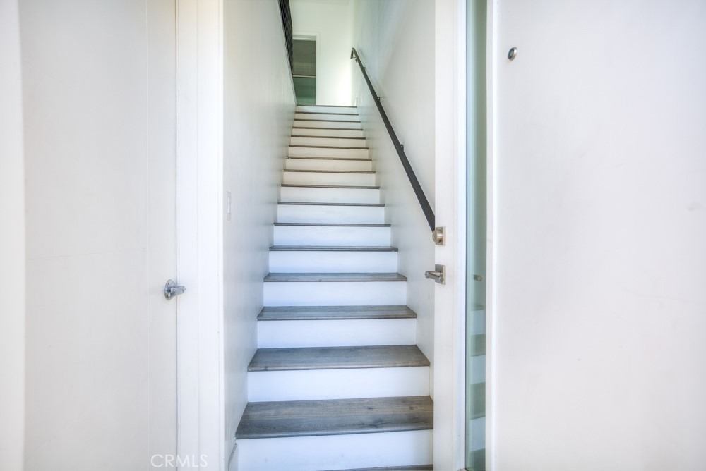 11639 Burbank - Photo 8