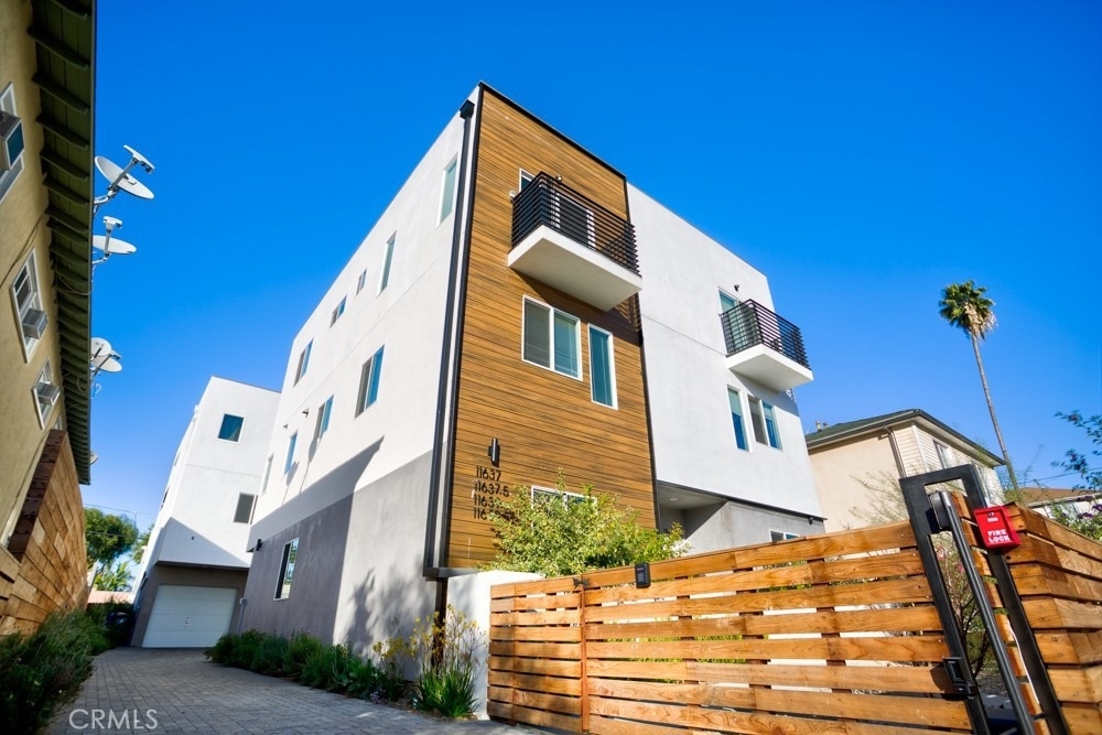 11639 Burbank - Photo 42