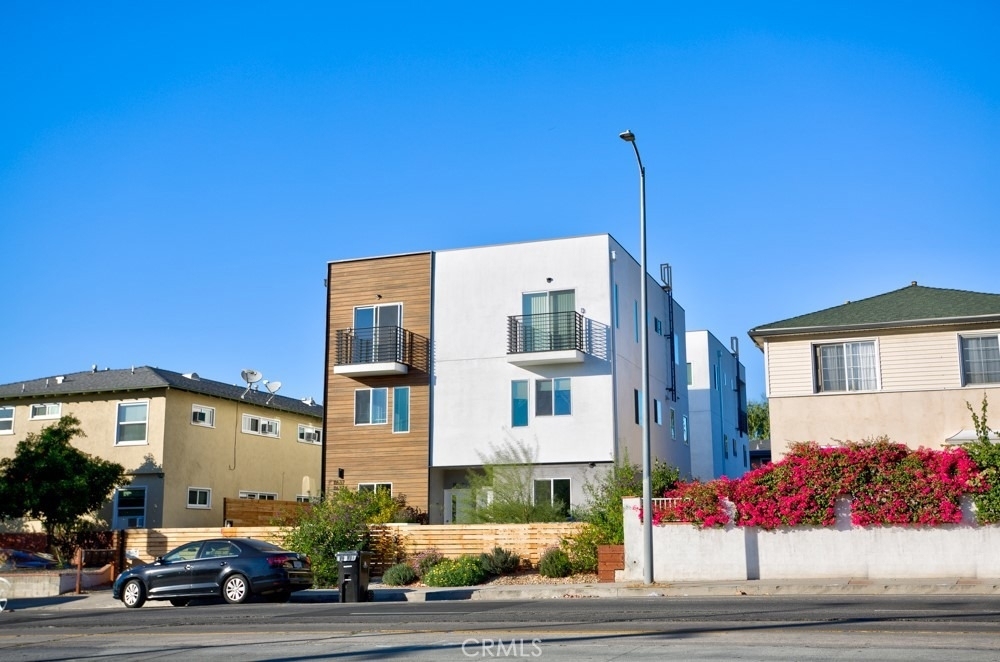 11639 Burbank - Photo 1