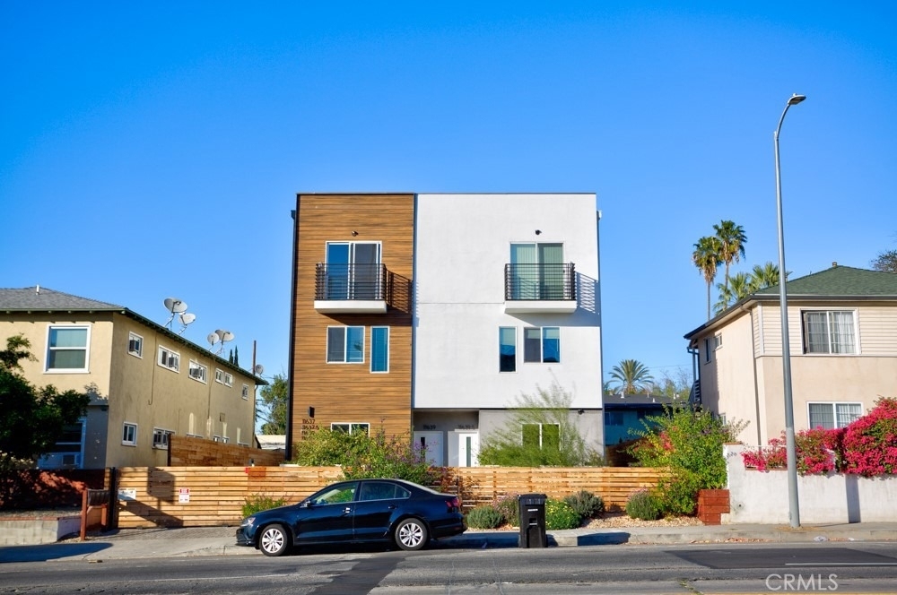 11639 Burbank - Photo 0