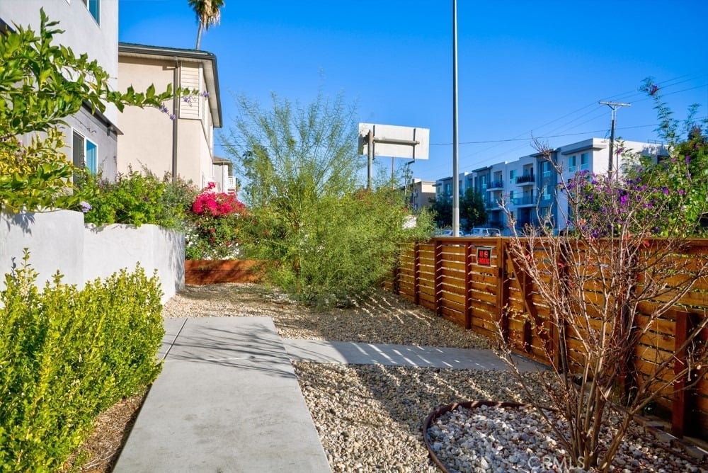 11639 Burbank - Photo 6