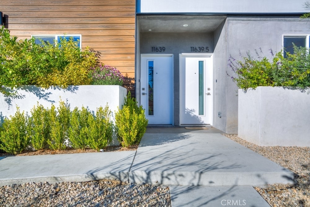 11639 Burbank - Photo 7
