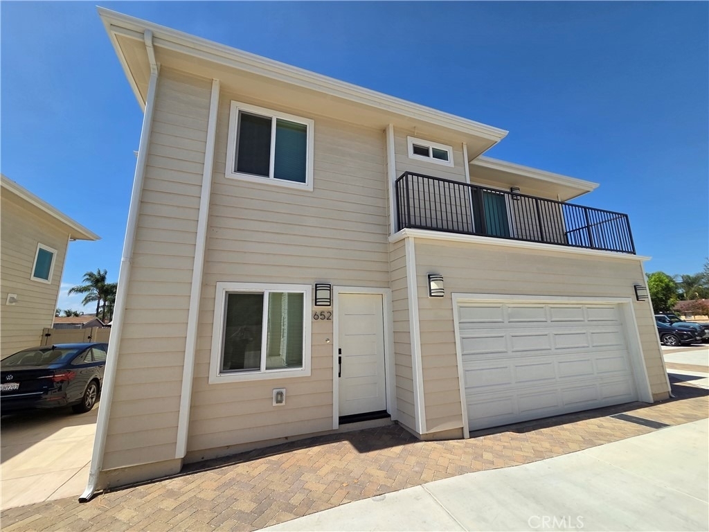 652 W Grand Avenue - Photo 1