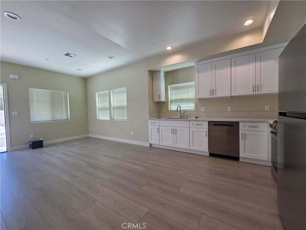 652 W Grand Avenue - Photo 4