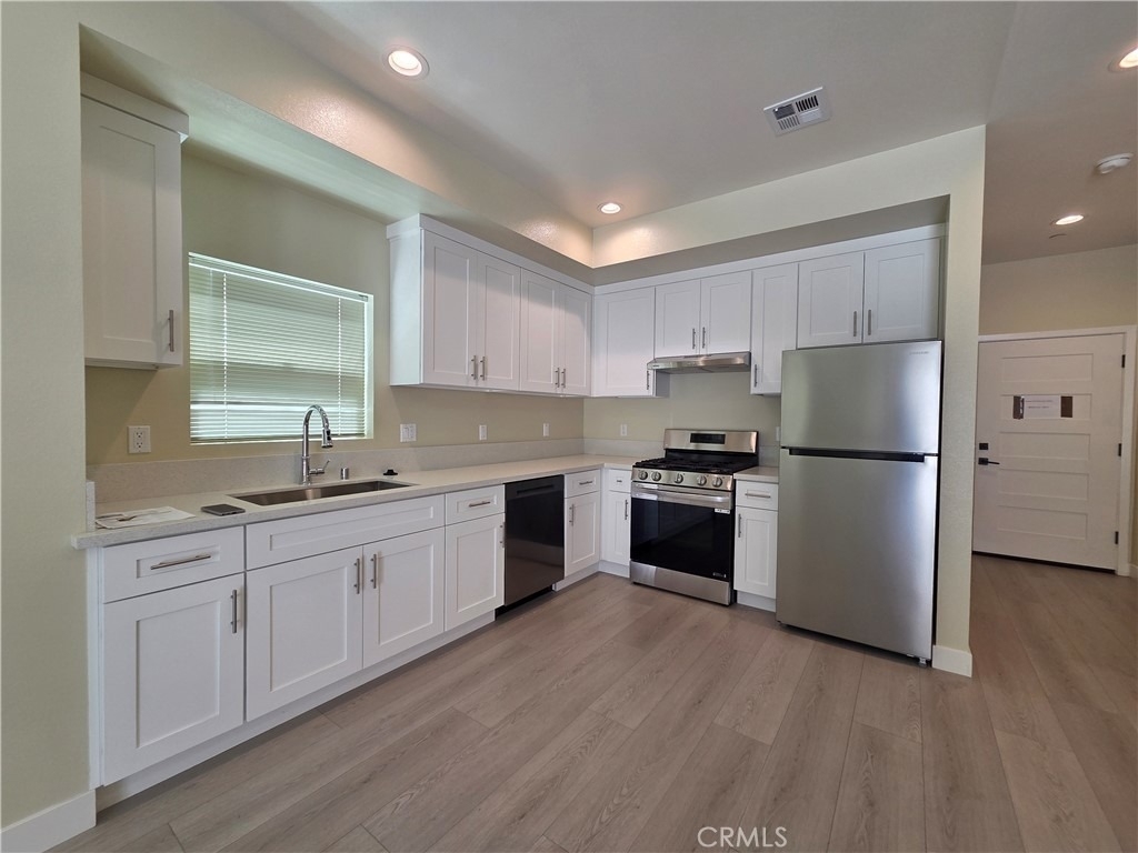 652 W Grand Avenue - Photo 3