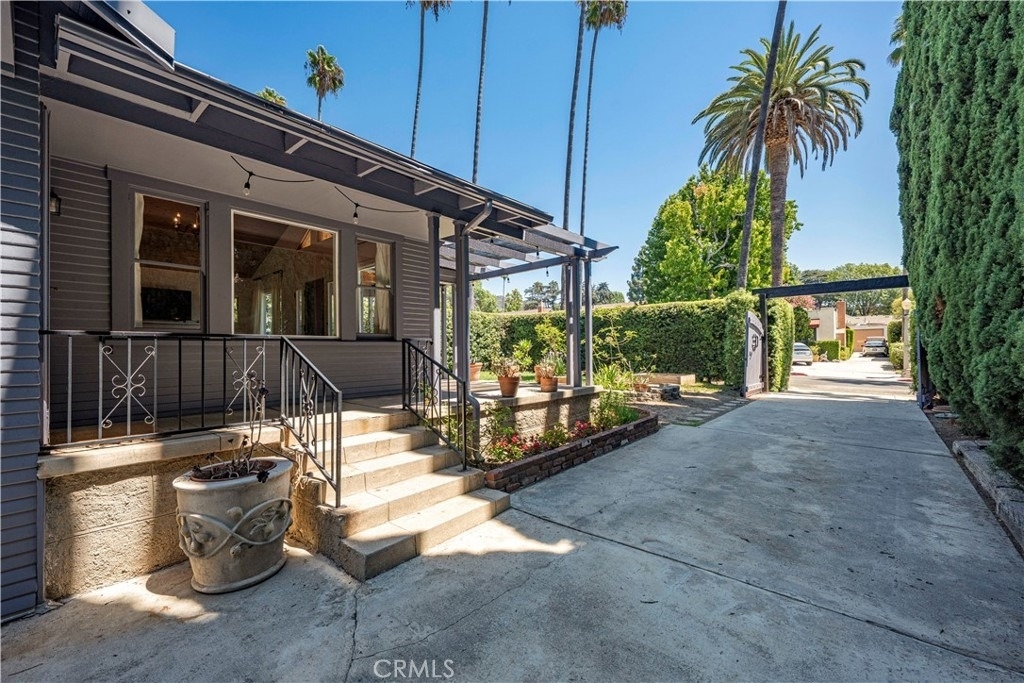 5123 Townsend Avenue - Photo 3