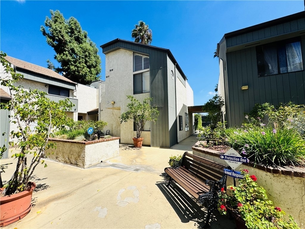 4958 Woodman - Photo 32
