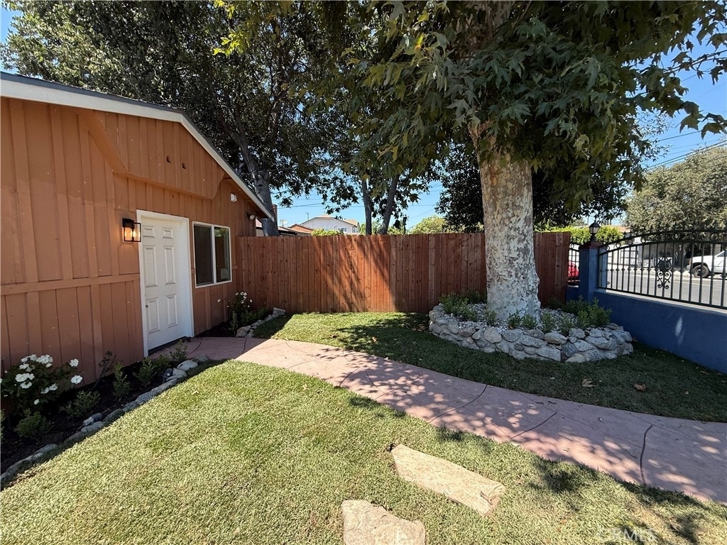 7031 Bellaire Ave - Photo 4