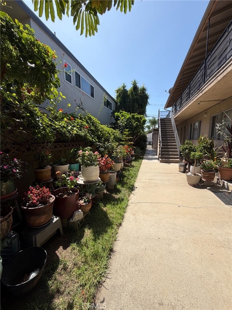 1808 10th Street - Photo 2