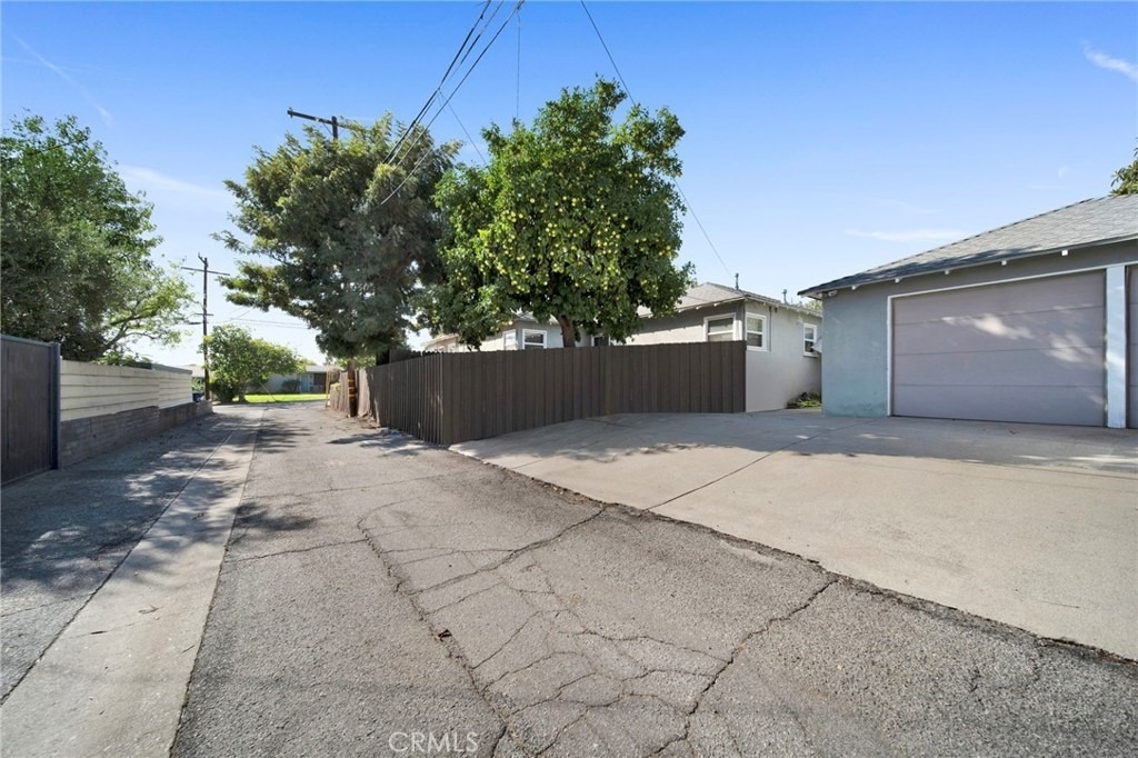 240 N Shamrock - Photo 16