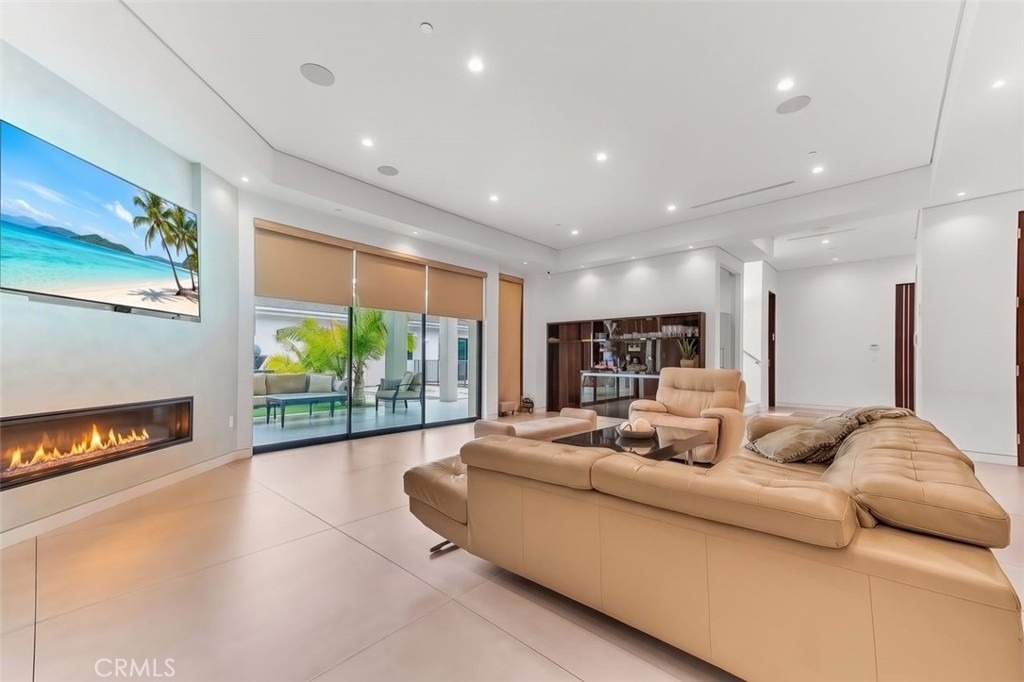 5176 Lindley - Photo 2