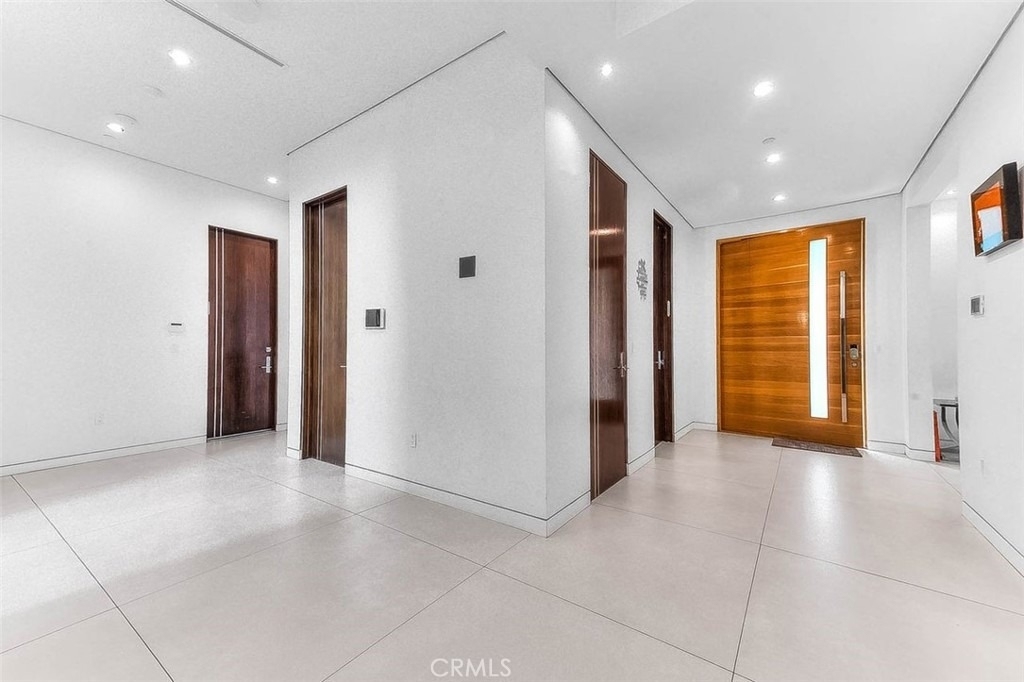 5176 Lindley - Photo 1